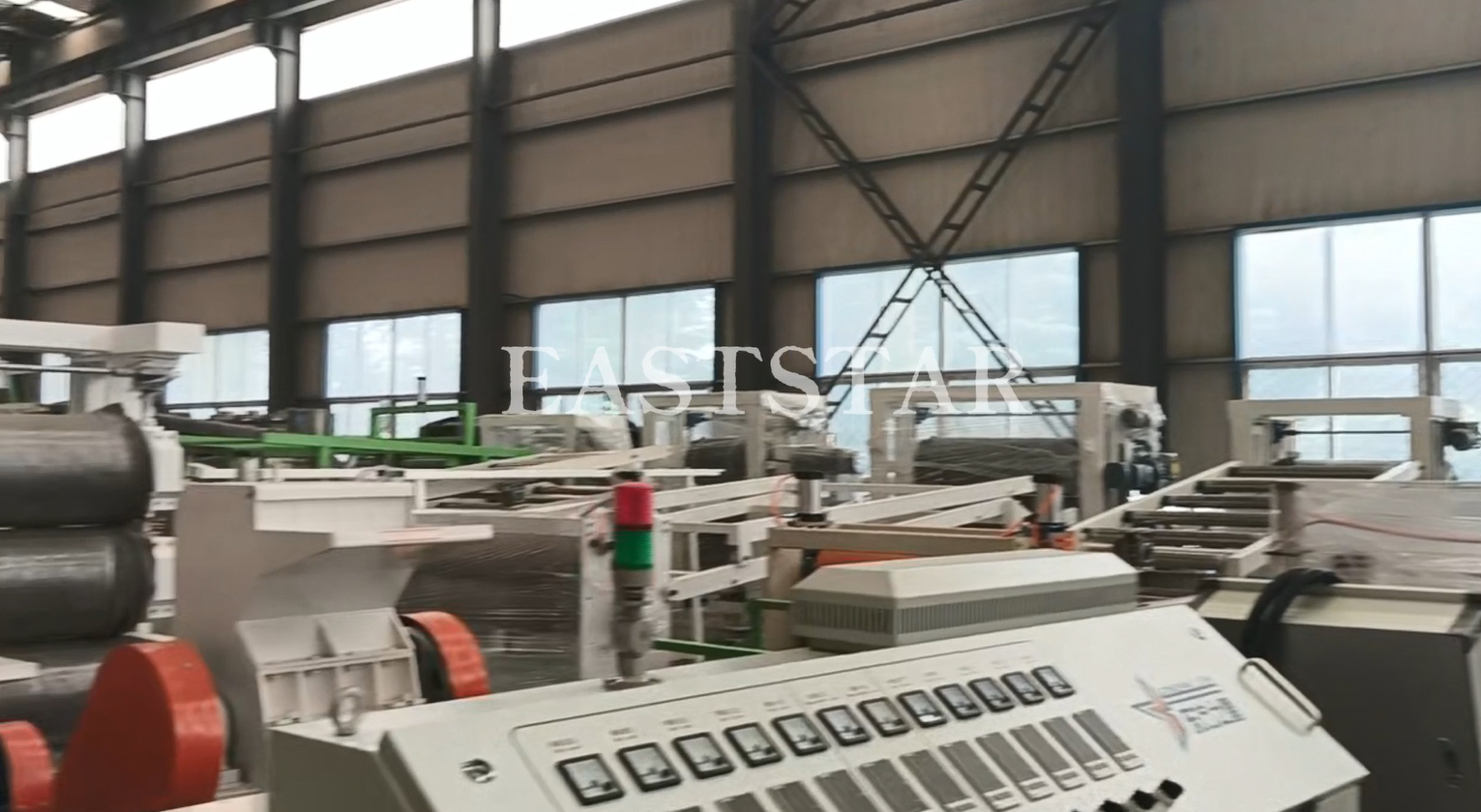 เยี่ยมชมจากลูกค้าต่างประเทศเพื่อร่วมงานสายการอัดรีดแผ่นพลาสติก ABS