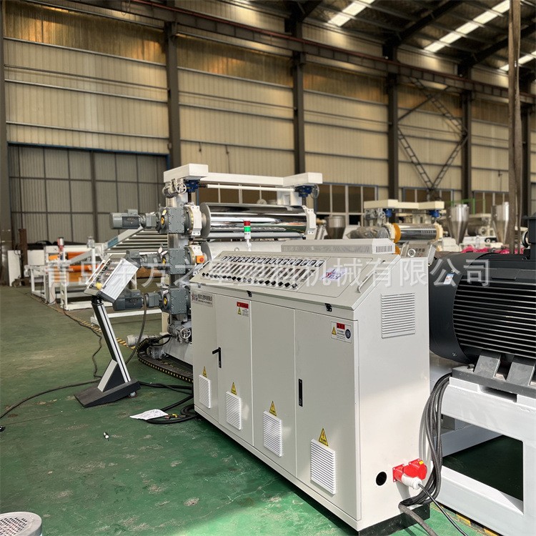 เยี่ยมชมลูกค้าสำหรับสายการผลิตแผ่นลายเพชร PVC สำหรับการเลี้ยงสัตว์