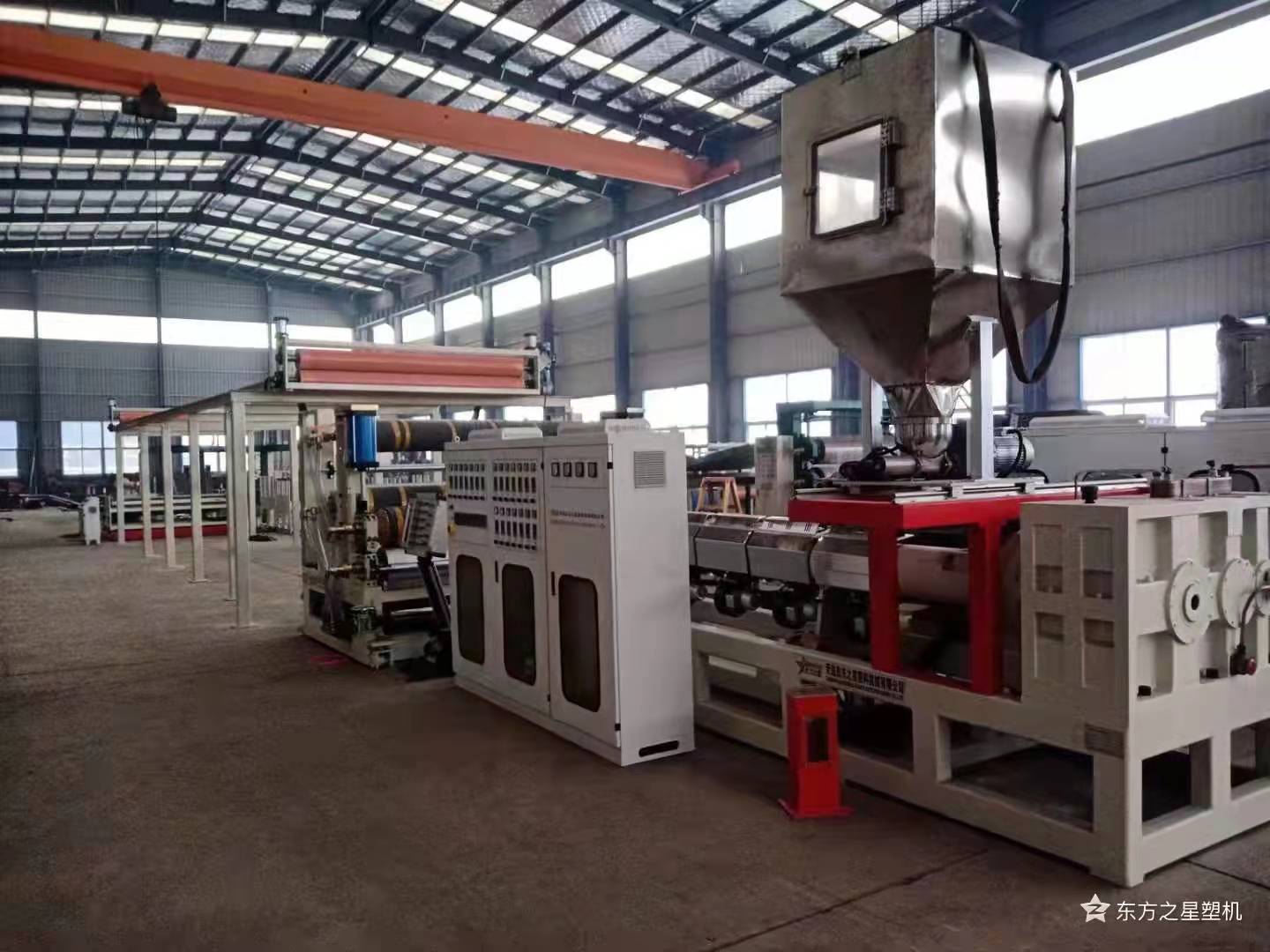การอัพเกรดอัจฉริยะของสายการผลิตพรมรถยนต์คอมโพสิต TPE/SBS/PVC กำลังขับเคลื่อนนวัตกรรมในการผลิตอุปกรณ์ตกแต่งภายในรถยนต์