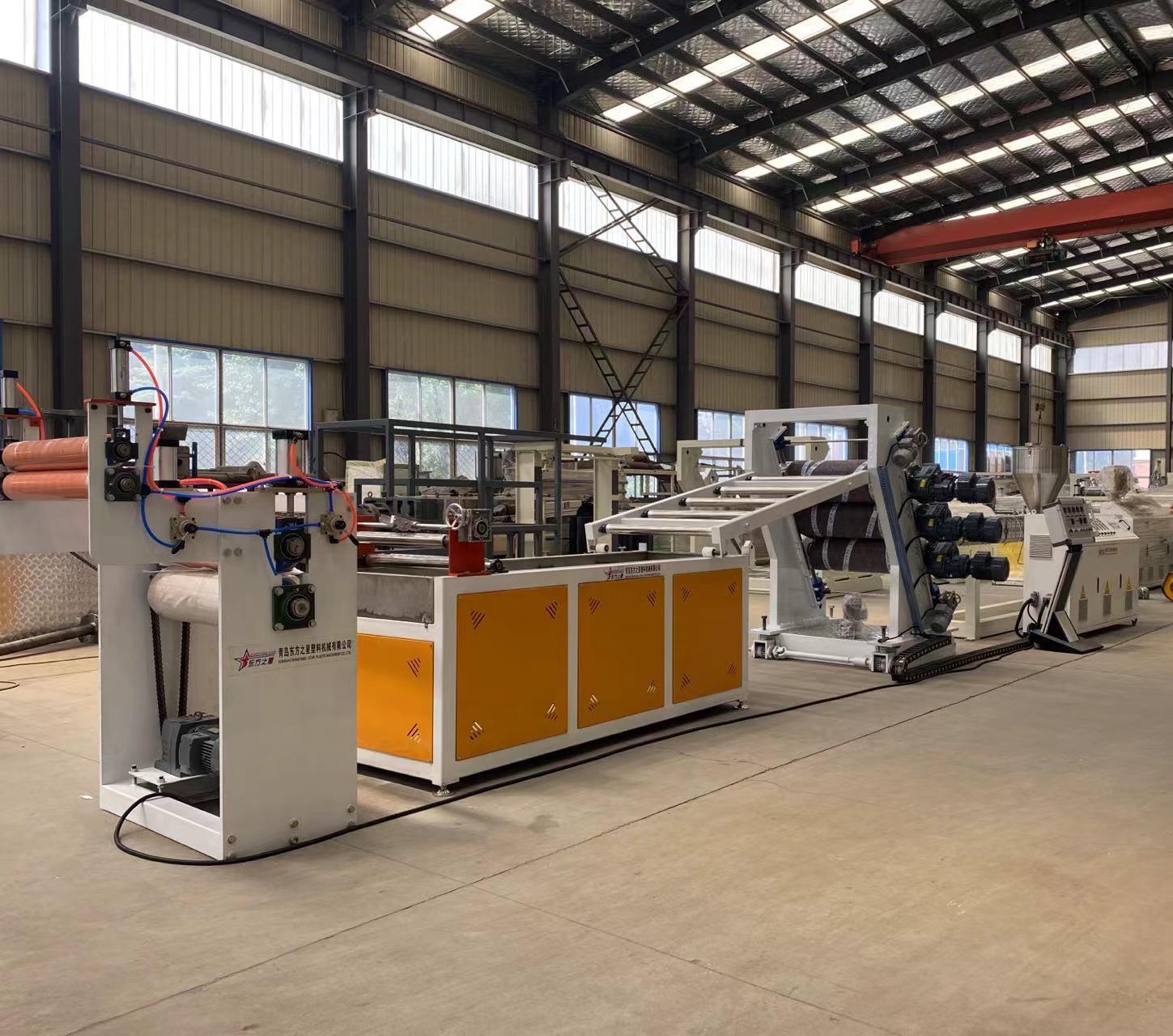 โซลูชันสายการผลิตม่านประตู PVC แบบยืดหยุ่นระดับมืออาชีพช่วยให้การผลิตม่านประตูอุตสาหกรรมมีประสิทธิภาพ